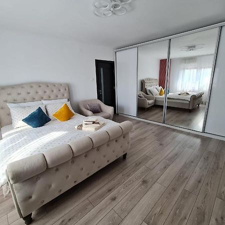 Stephanie Apartment Galaţi Екстериор снимка