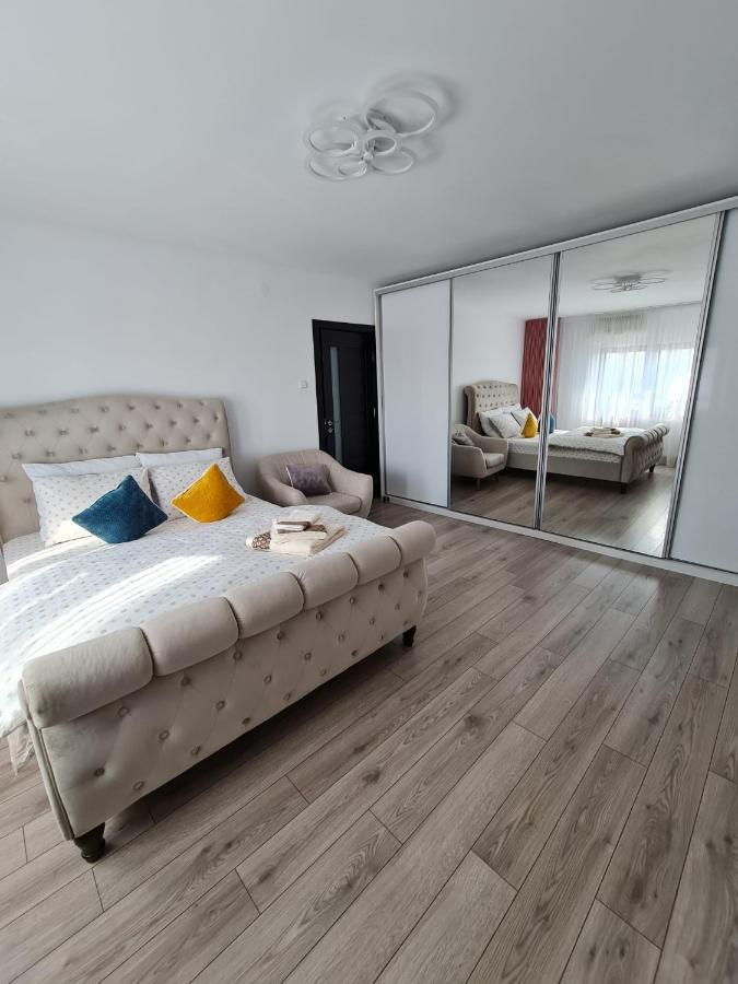 Stephanie Apartment Galaţi Екстериор снимка